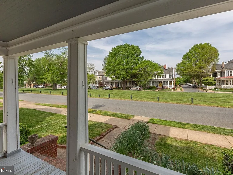 1404 Washington Ave — Photo 3