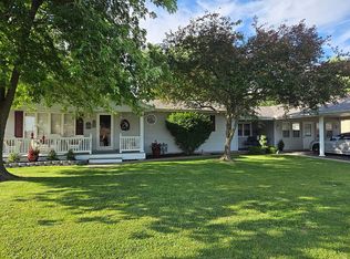 723 Bunker Hill Rd, Staunton, IL 62088