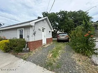 195 Bay Ave — Photo 11