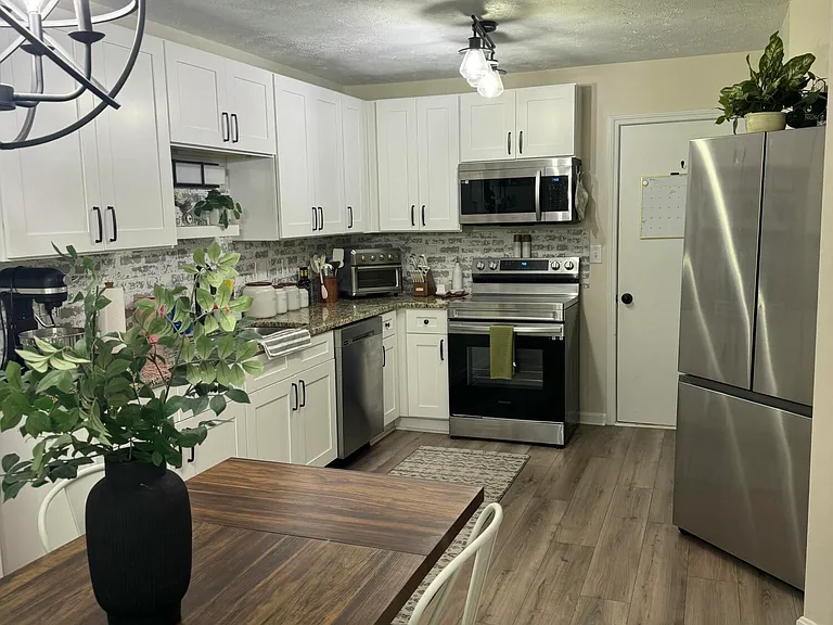 4110 Hickoryview Dr — Photo 2