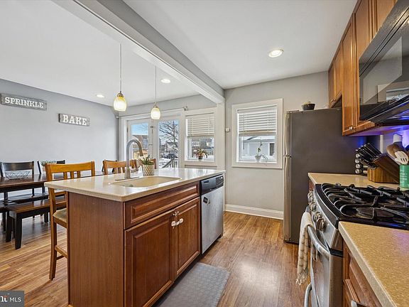 4th image of 1424 Blackrock Rd