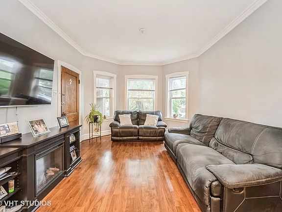 3rd image of 2536 N Austin Ave #1