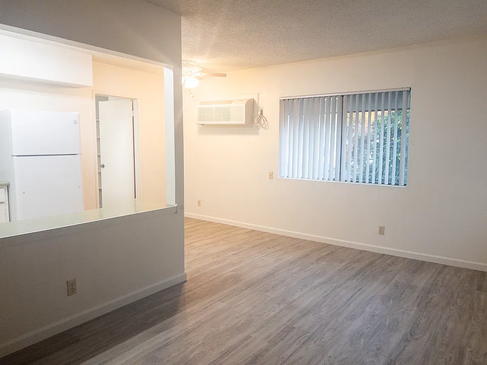 2311 I St #11