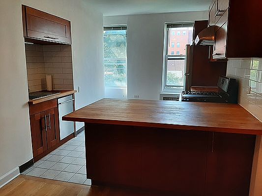 4th image of 102 Bedford Ave APT 3R