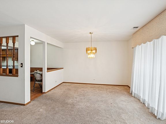 5th image of 4021 W 93rd Pl APT 2W