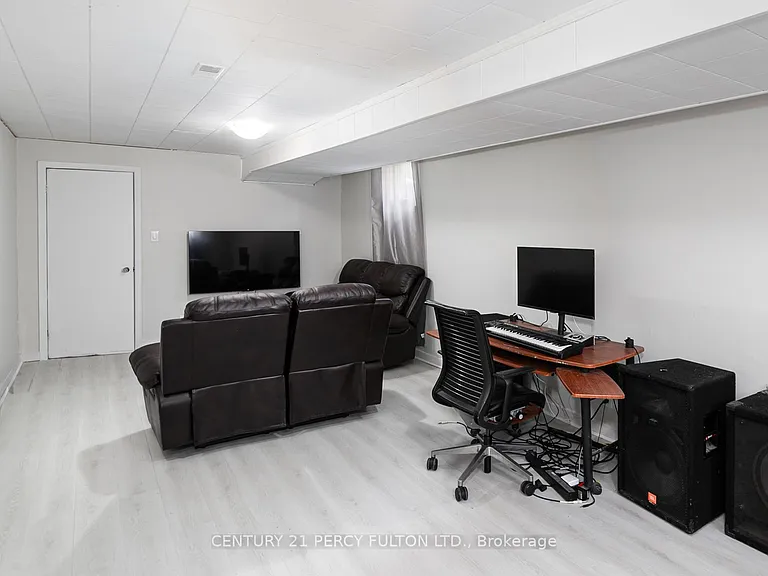 12 Northwood Cres — Photo 17