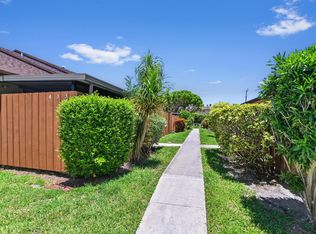 433 Springdale Cir, Palm Springs, FL 33461