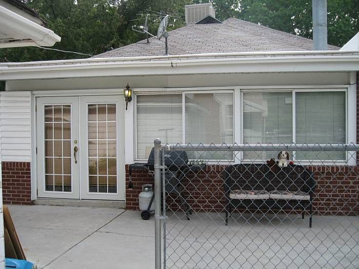 Exterior/ Sun room