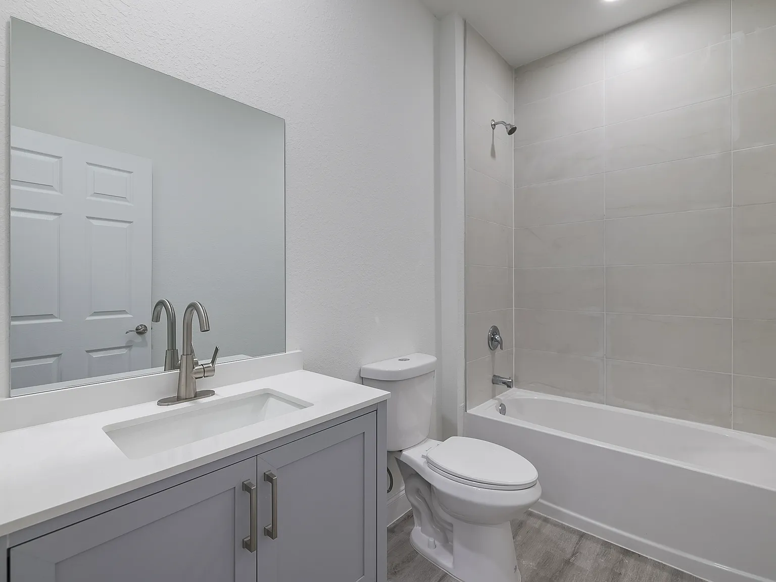 488 Lillon Avenue South - 1 — Photo 2