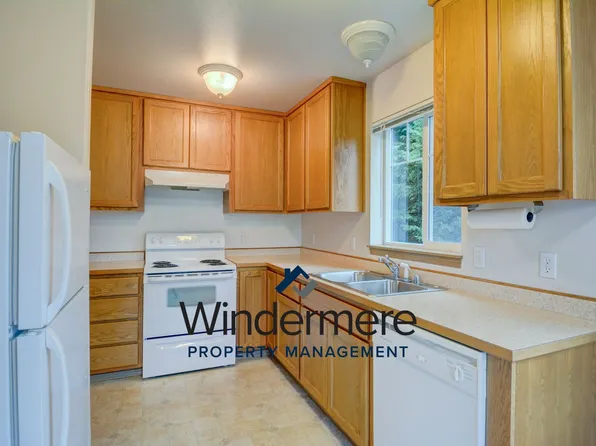 1400: 1367 NW Elwha, 1367 NW Elwha St #202, Oak Harbor, WA 98277