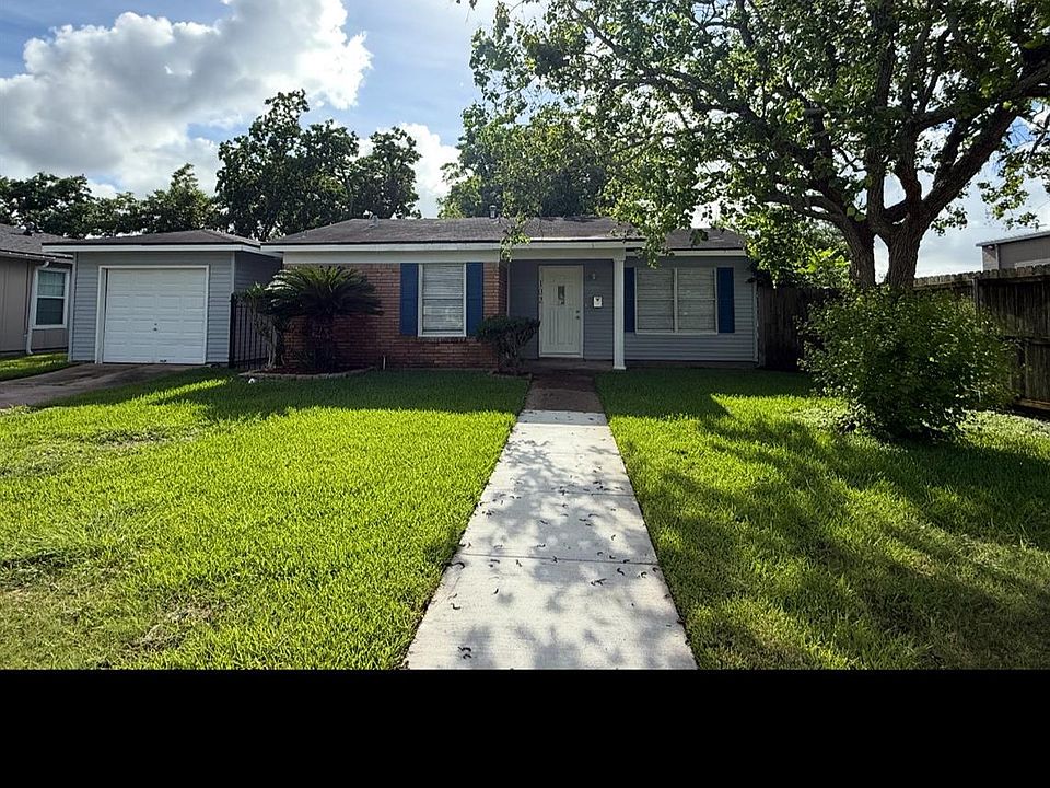 1st image of 102 Forest Oaks Ln