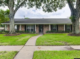 5831 Queensloch Dr, Houston, TX 77096