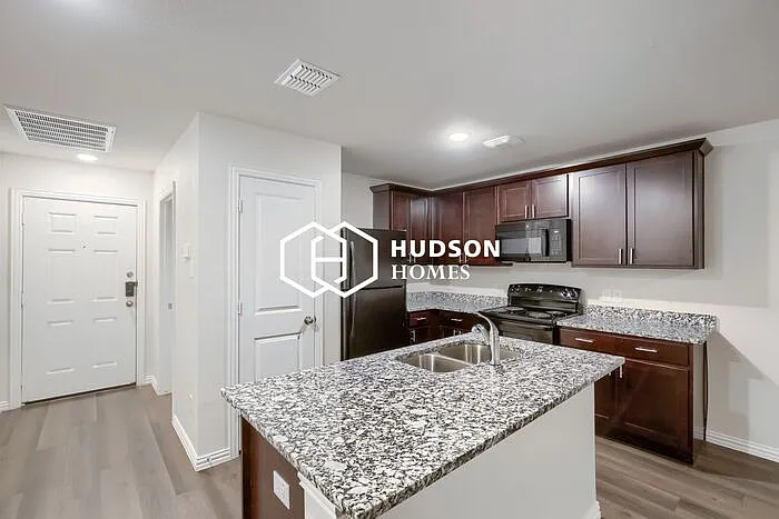 609 Sherman St — Photo 8