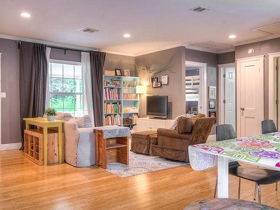 4th image of 1201 E Park Cir