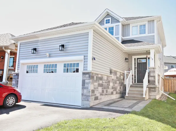 12 Summer Ln, Selwyn, ON K9L 0G4