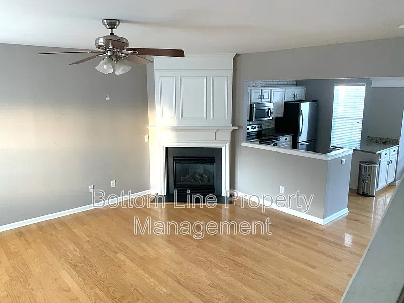 2 bed, 4.0 bath, 1949 sqft, $2,400 — Photo 3