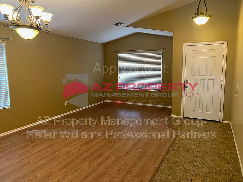 4 bed, 2.0 bath, 2261 sqft, $2,250 — Photo 3