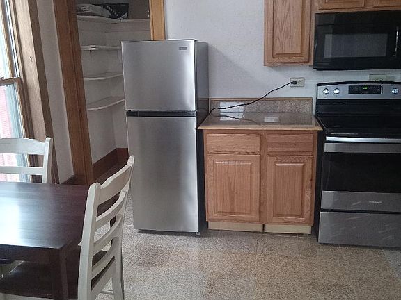 2nd image of 117 N Hamilton St #2B