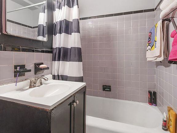 5th image of 225 E 46th St APT 7E
