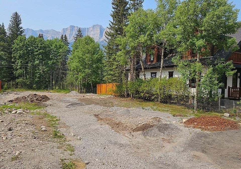 1st image of 913 15th St