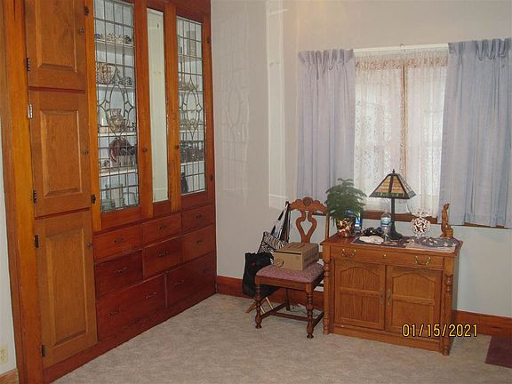 4th image of 415 Elm St