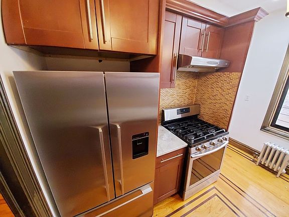 3rd image of 614 40th St #14