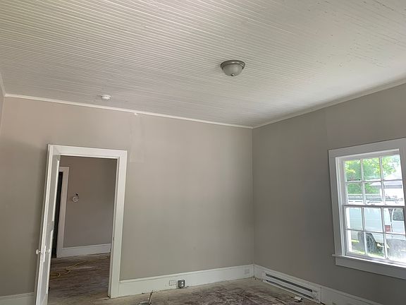 4th image of 219 Willow St #1