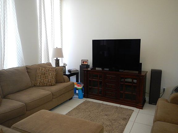 4th image of 906 Sunny Dr