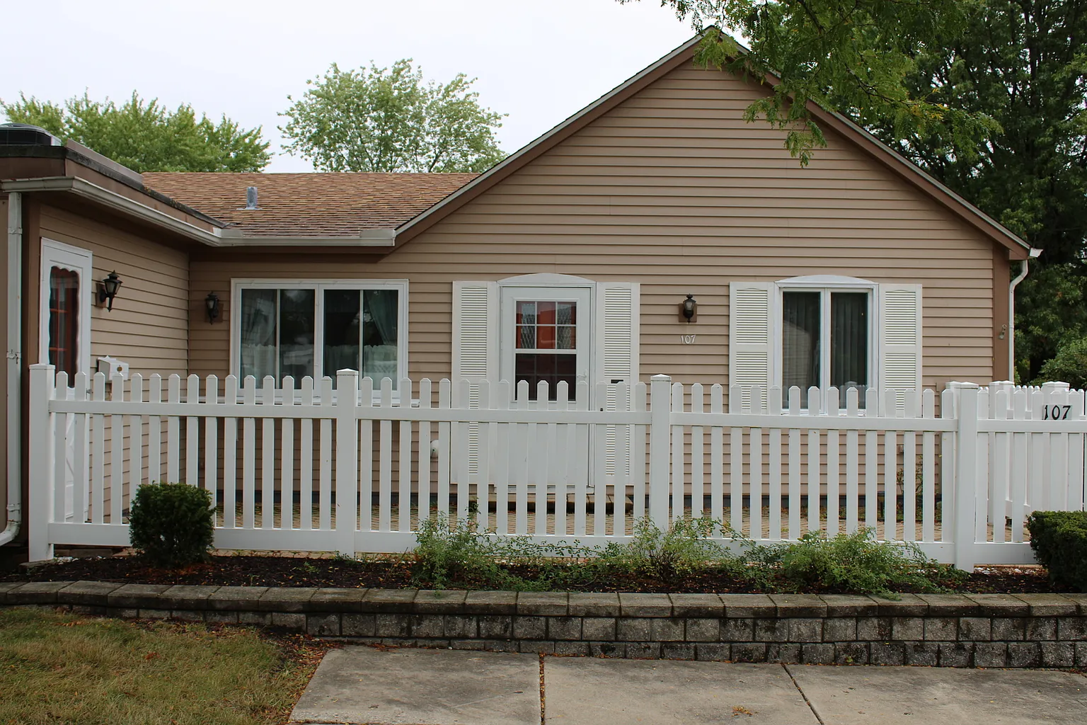 107 Garden Dr photo 1