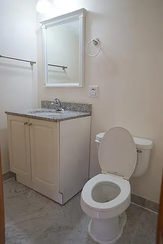 2847 N Rockwell St #2 — Photo 6