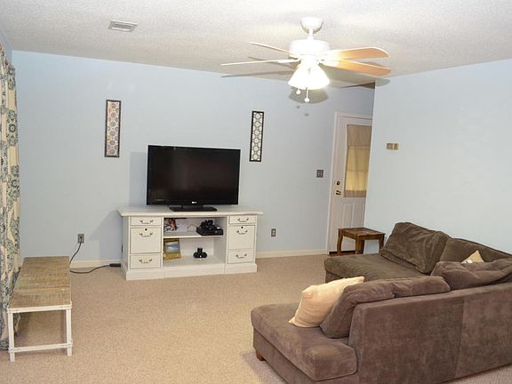 3rd image of 84 N Holiday Dr