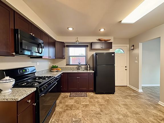 4th image of 900 W Strieff Ln