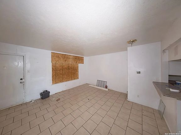 5th image of 170 De Chantle APT 709