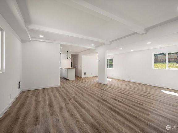 5th image of 12908 212th Avenue Ct E