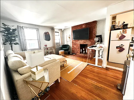 Rented by City Connections Realty | media 1