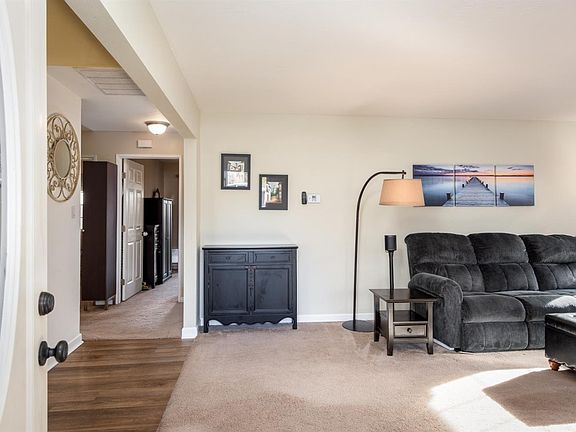 5th image of 1370 Thomas Dr