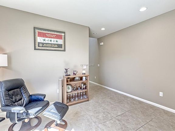 4th image of 10385 Northern Hills Ave