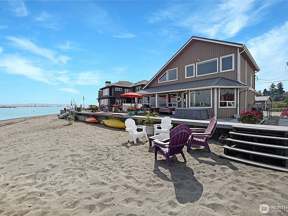 3rd image of 4019 Priest Point Drive NE