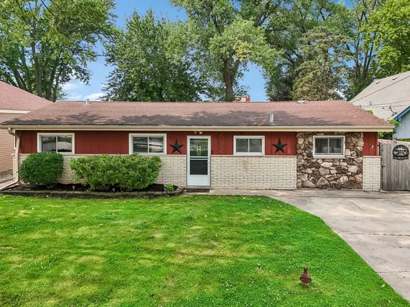 35672 N Sheridan Dr, Fox Lake, IL 60020