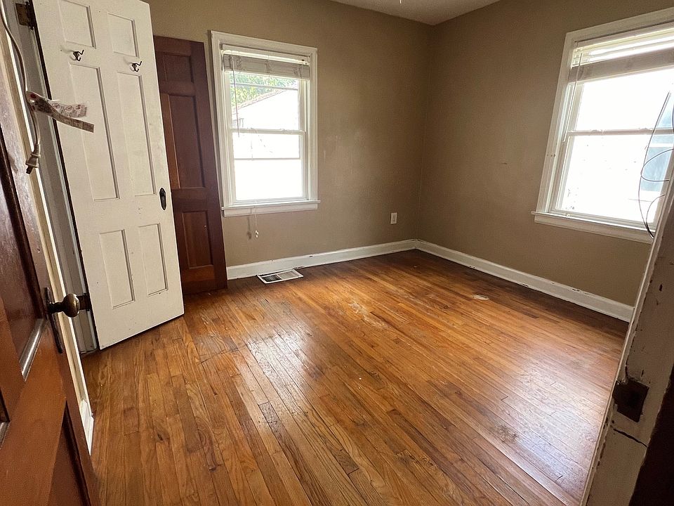 1st image of 2400 E Ave NE