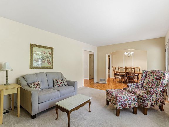 3rd image of 8303 Red Oak Dr