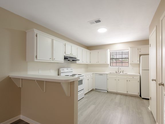 2nd image of 600 Palm St #13