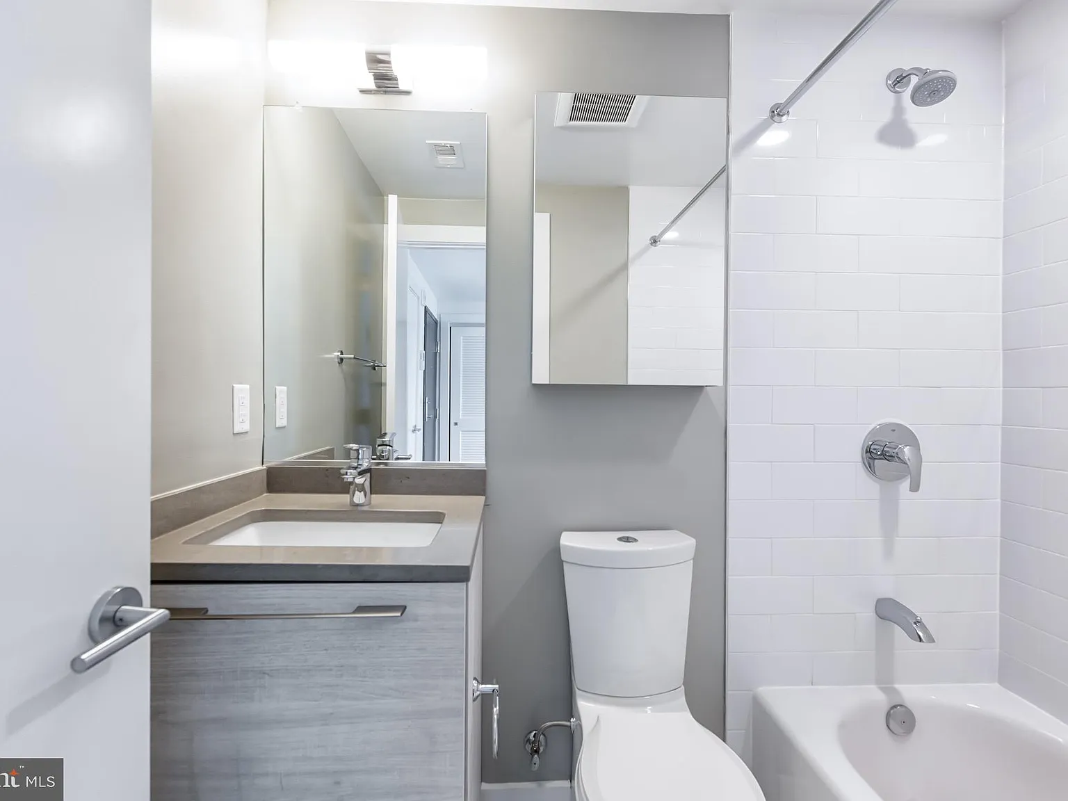 Studio, 549 sqft, $1,900 — Photo 4