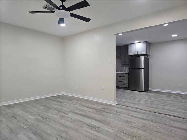 10518 Royal Oaks Dr — Photo 3