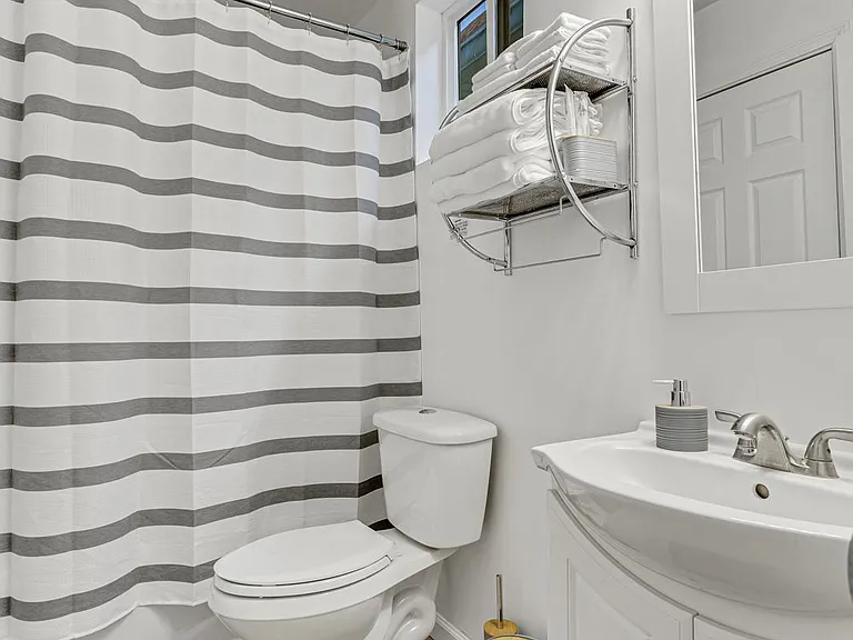 1206 Lexington Ave — Photo 2
