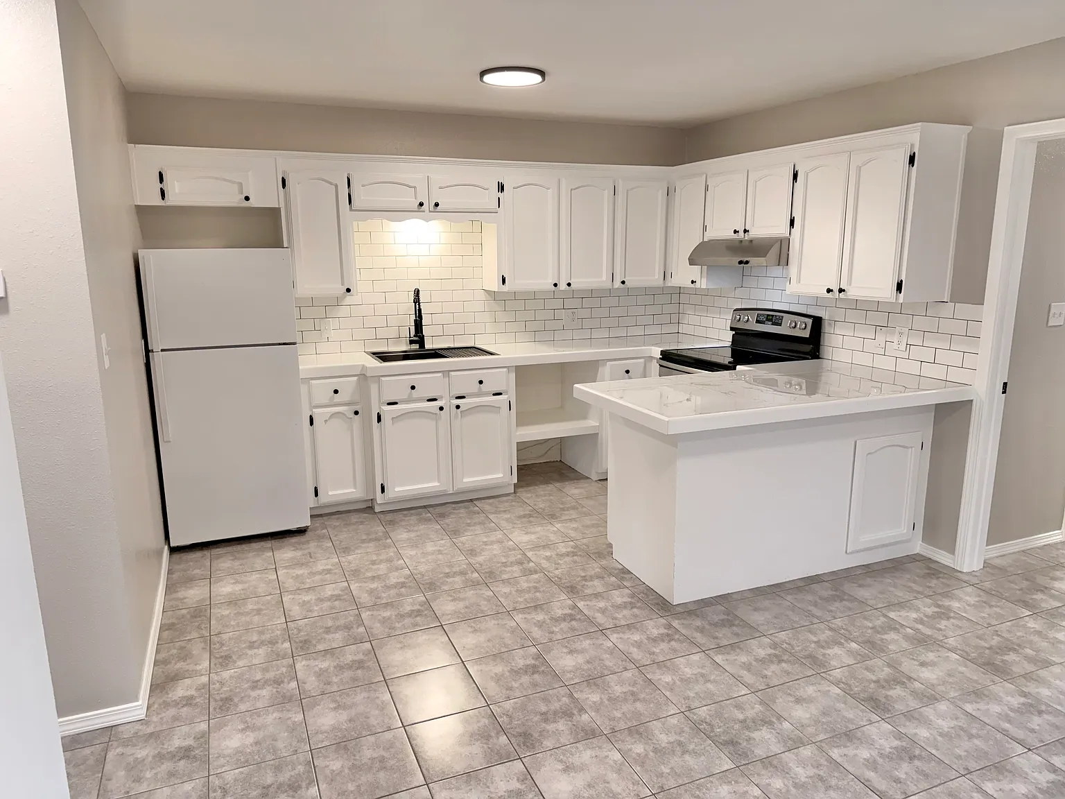 2017 Lake View Dr — Photo 1