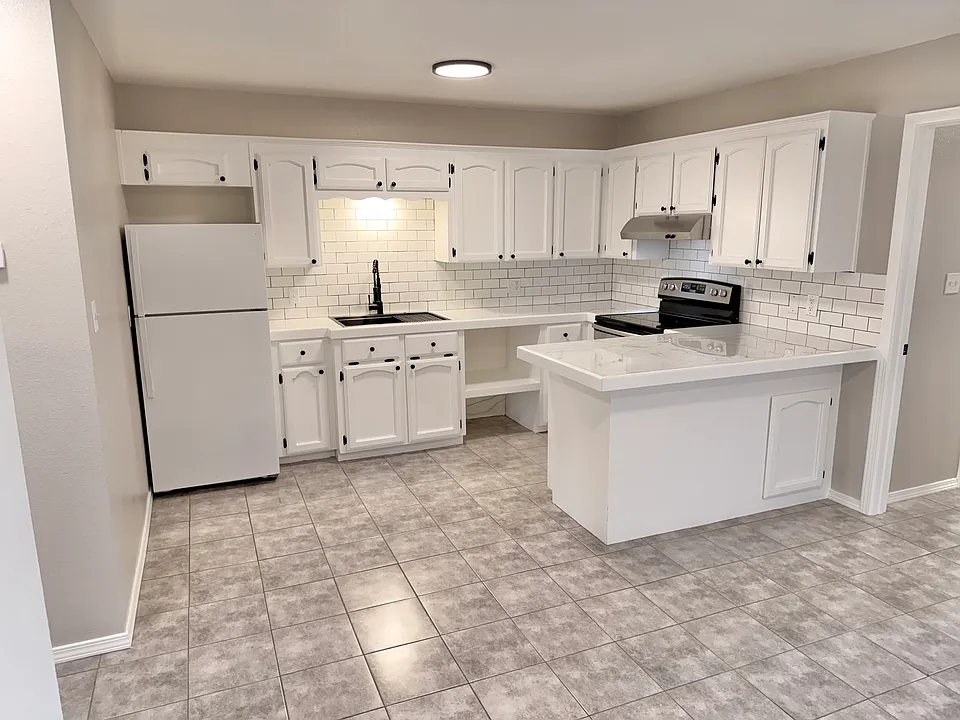 2017 Lake View Dr #2015