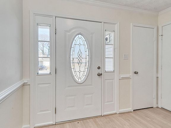 2nd image of 1221 Garth Ct