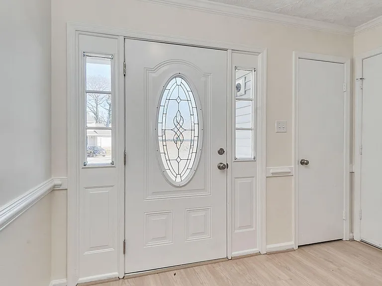 1221 Garth Ct — Photo 2