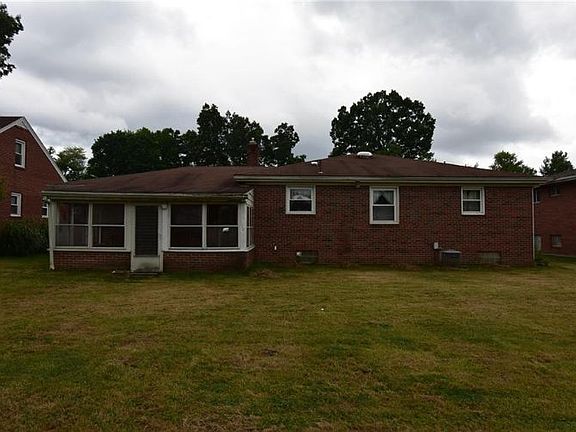 2nd image of 372 Meadowbrook Ave